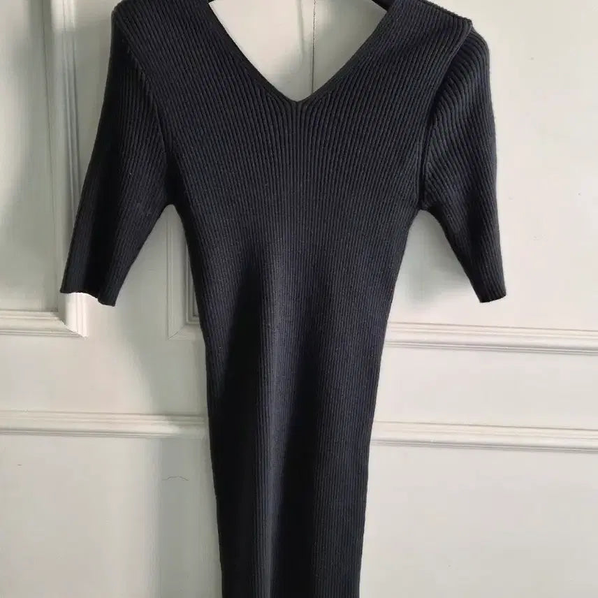 [BUNJANG] Ribbed Knit V-Neck Black Mini Dress / 골지 니트 V넥 블랙 원피스