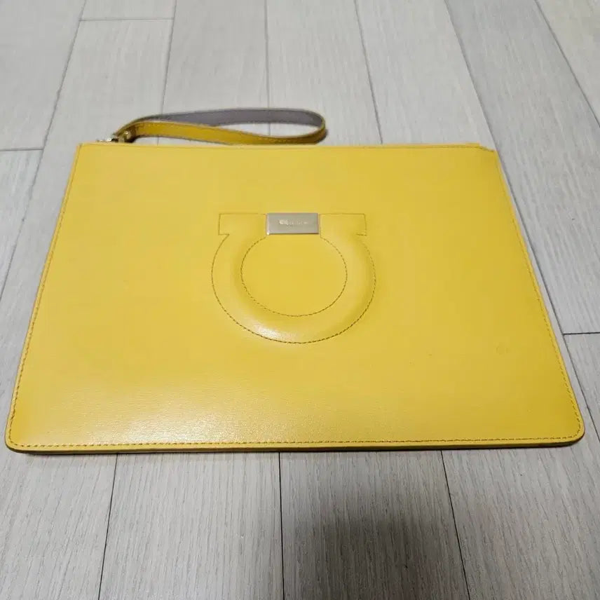 [BUNJANG] Salvatore Ferragamo Gancini Clutch / 페라가모 정품 간치니 클러치