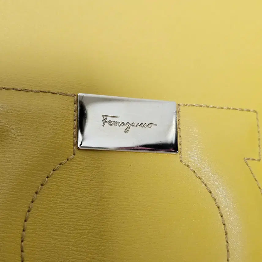 [BUNJANG] Salvatore Ferragamo Gancini Clutch / 페라가모 정품 간치니 클러치