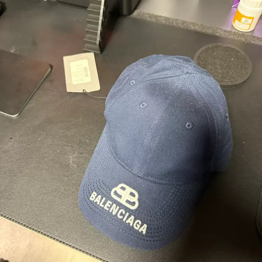 [SOLD OUT] 발렌시아가 BB 바이저 볼캡 네이비