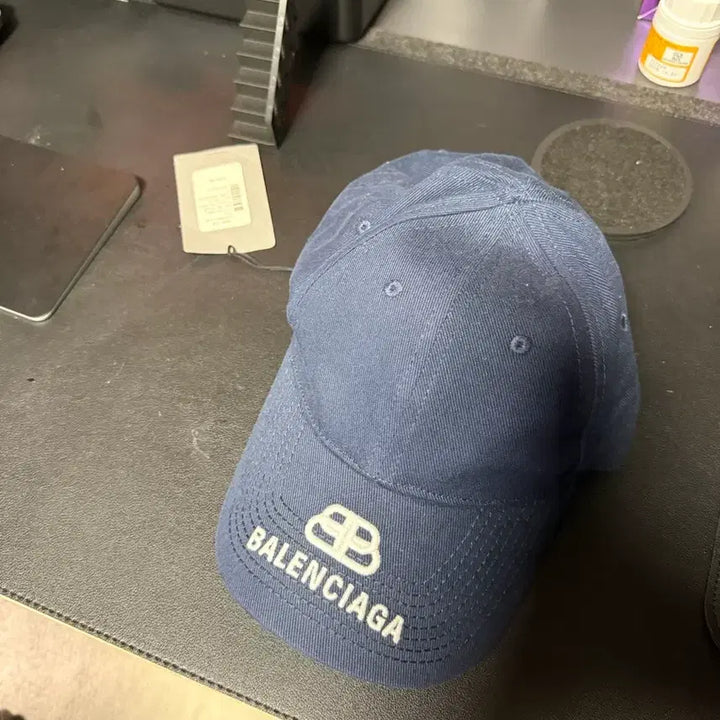 [SOLD OUT] 발렌시아가 BB 바이저 볼캡 네이비