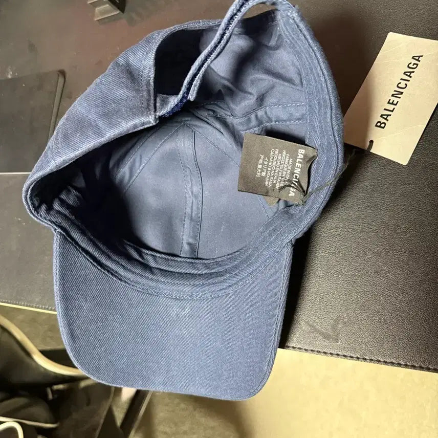 [SOLD OUT] 발렌시아가 BB 바이저 볼캡 네이비