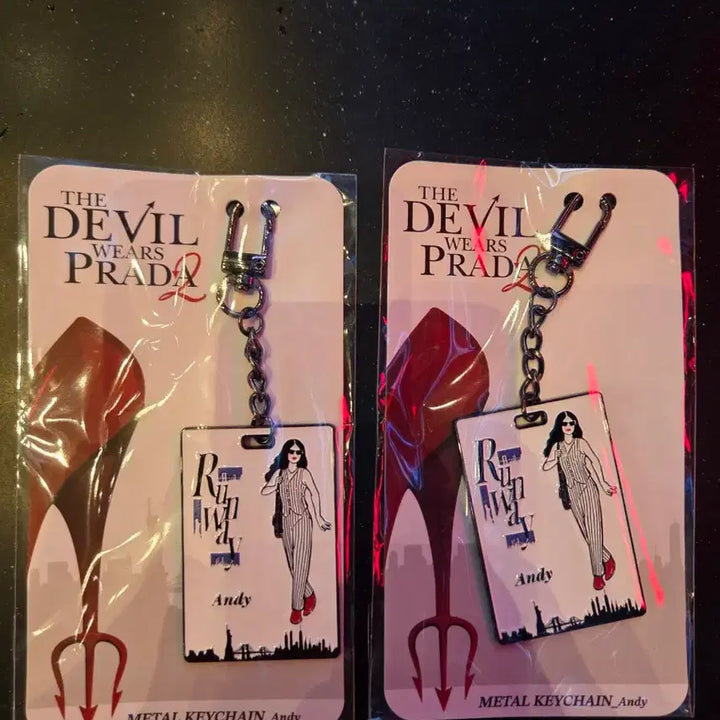 [SOLD OUT] 악마는 프라다를 입는다2 CGV 사원증 키링(미란다, 앤디)