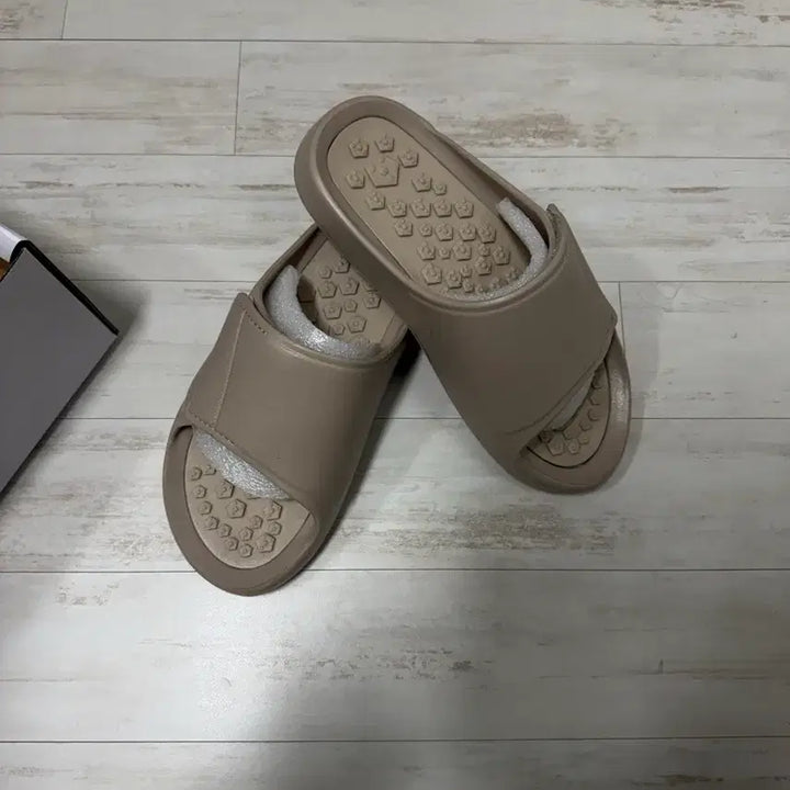 [BUNJANG] Saint Satin Swelling Relief Acupressure Slippers (Size 245-250) / 세인트사틴 붓기지압슬리퍼 245-250