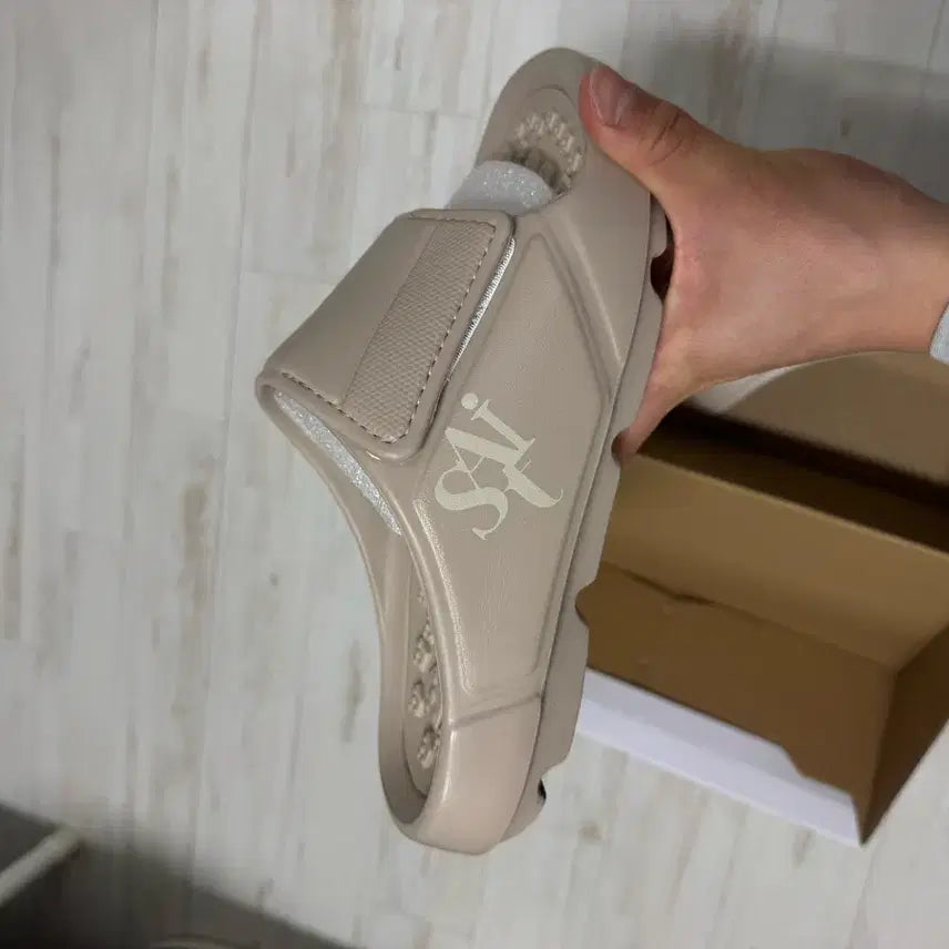 [BUNJANG] Saint Satin Swelling Relief Acupressure Slippers (Size 245-250) / 세인트사틴 붓기지압슬리퍼 245-250