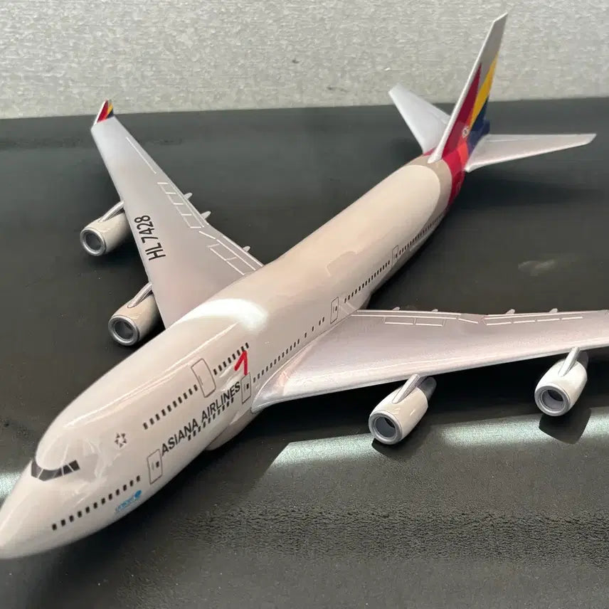 [BUNJANG] Asiana Airlines Boeing 747-400 Aircraft Model / 아시아나항공 보잉 747-400 항공기 모형