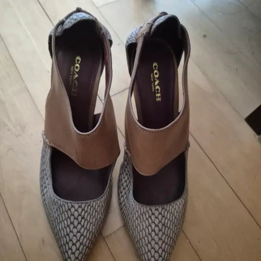 [BUNJANG] Coach Snake Pattern Heels (225mm) / 코치COACH 스네이크 힐 225mm
