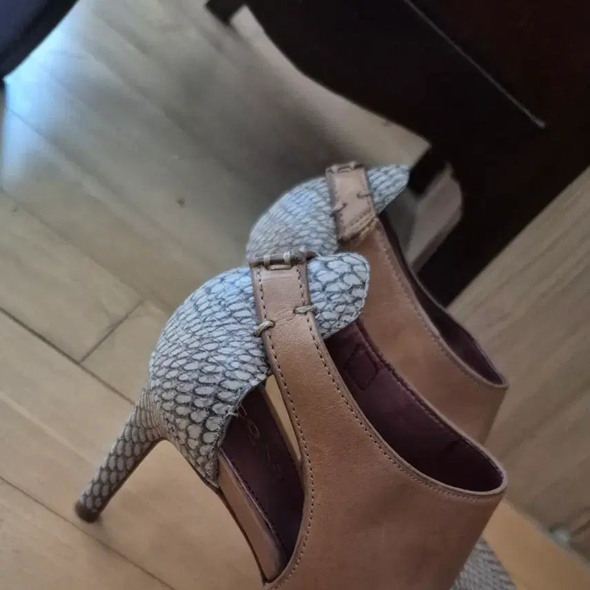 [BUNJANG] Coach Snake Pattern Heels (225mm) / 코치COACH 스네이크 힐 225mm