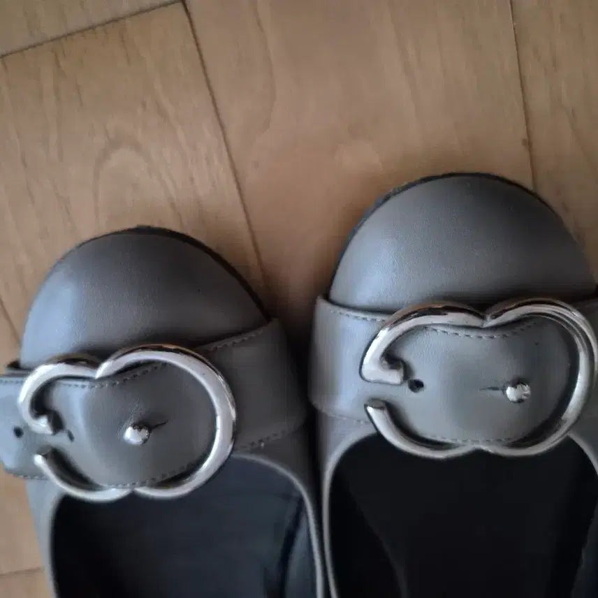 [BUNJANG] Gucci GG Buckle Flat Shoes Grey / 구찌 GG 버클 플랫 슈즈 그레이