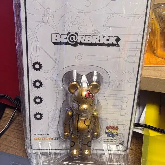 [BUNJANG] Bearbrick Robot Hello Kitty Gold Figure 100% / 베어브릭 로봇 헬로키티 골드 피규어 100% 미개봉