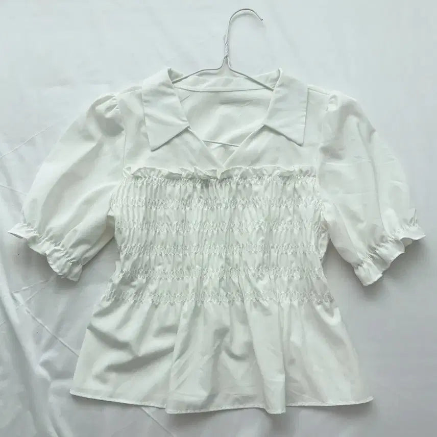 [BUNJANG] White Shirring Puff Short Sleeve Blouse / 화이트 셔링 블라우스 퍼프 반팔