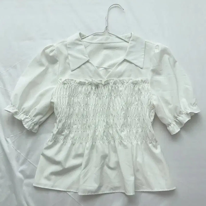[BUNJANG] White Shirring Puff Short Sleeve Blouse / 화이트 셔링 블라우스 퍼프 반팔