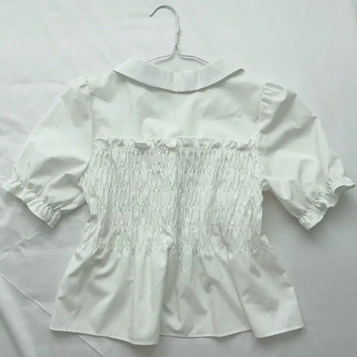 [BUNJANG] White Shirring Puff Short Sleeve Blouse / 화이트 셔링 블라우스 퍼프 반팔