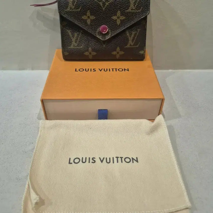 [BUNJANG] Louis Vuitton Victorine Wallet Fuchsia Monogram / 루이비통 빅토린 월릿 푸시아 컬러 풀박스 판매합니다