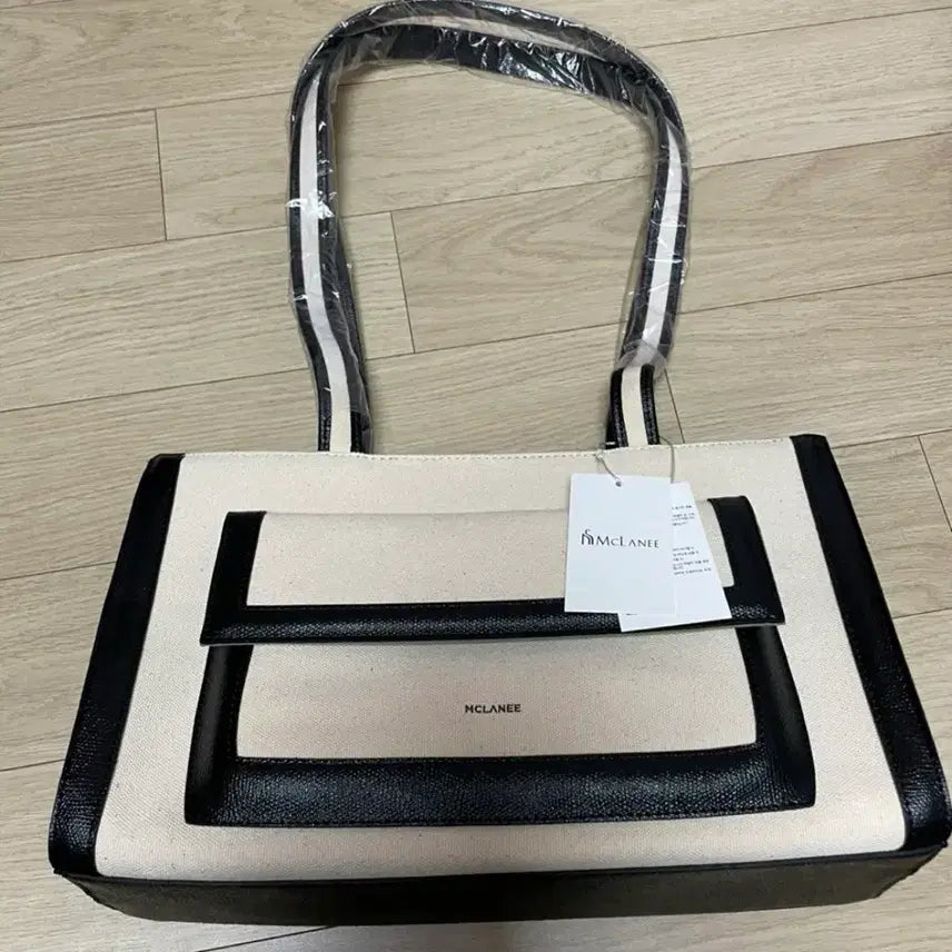 [BUNJANG] Macclani 977KD Shoulder Bag Ivory/Black / (새상품)맥끌라니 977케이디 숄더백 아이보리/블랙