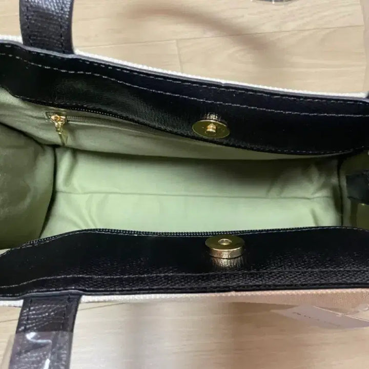 [BUNJANG] Macclani 977KD Shoulder Bag Ivory/Black / (새상품)맥끌라니 977케이디 숄더백 아이보리/블랙