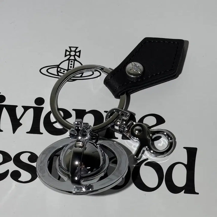 [BUNJANG] Vivienne Westwood Silver Keychain / 비비안웨스트우드  키링  실버