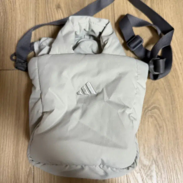 [BUNJANG] Adidas Must Have Puffy Small Bag Grey JZ4423 / 아디다스 머스트해브 퍼피 스몰 백 그레이 JZ4423