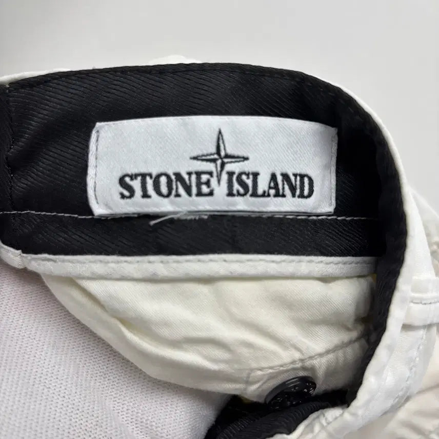 [BUNJANG] Stone Island Patch Cargo Shorts White Size 31 / [31]스톤아일랜드 와펜패치 카고 반바지