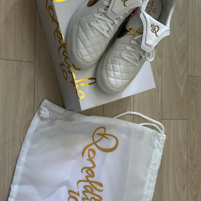 [BUNJANG] Nike Tiempo Legend RGN IC SE Metallic Summit White Metallic Gold / 나이키 티엠포 레전드 RGN IC SE 메탈릭 서밋 화이트 메탈릭 골드