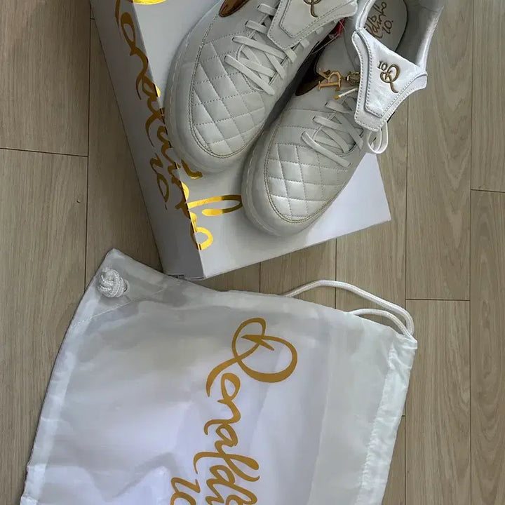 [BUNJANG] Nike Tiempo Legend RGN IC SE Metallic Summit White Metallic Gold / 나이키 티엠포 레전드 RGN IC SE 메탈릭 서밋 화이트 메탈릭 골드
