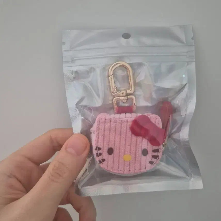 [BUNJANG] Hello Kitty Corduroy Mini Coin Pouch Keychain / 헬로키티 코듀로이 초미니 동전지갑 키링