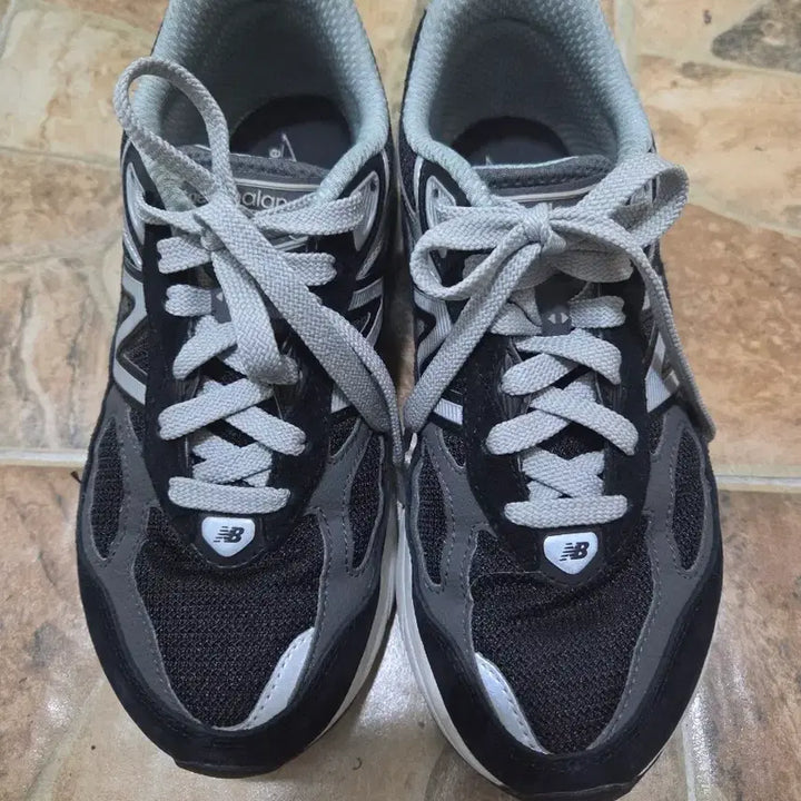 [BUNJANG] New Balance 990 V5 Black 230mm Sneakers / 뉴발란스 운동화 990 V5 블랙 230mm