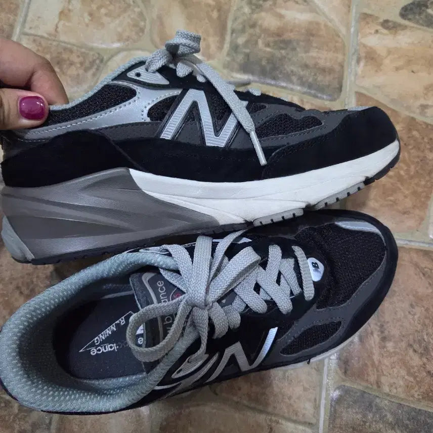 [BUNJANG] New Balance 990 V5 Black 230mm Sneakers / 뉴발란스 운동화 990 V5 블랙 230mm