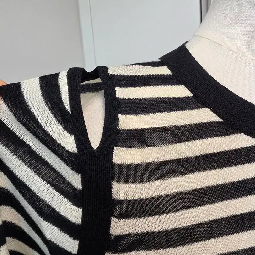 [BUNJANG] Striped Long Sleeve Knit T-shirt with Dog Embroidery / 단독/스트라이프 긴팔 니트 티셔츠