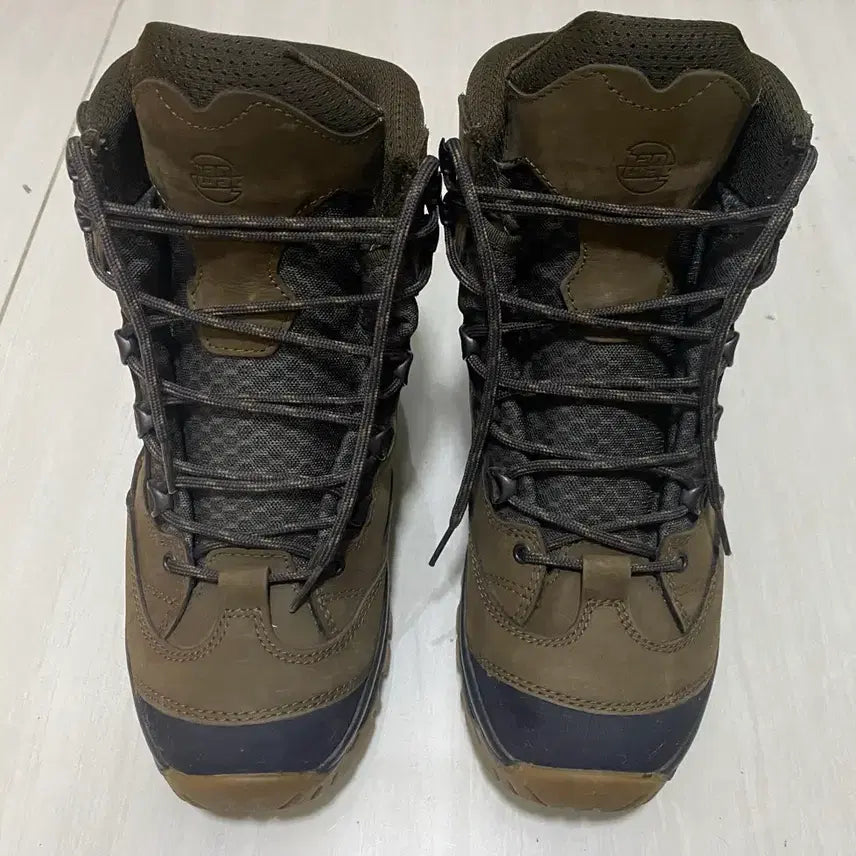 [BUNJANG] Hanwag Banks GTX Hiking Boots (265cm) / 한바그 뱅크스 GTX