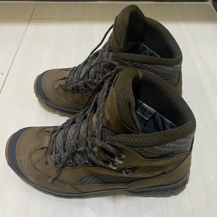 [BUNJANG] Hanwag Banks GTX Hiking Boots (265cm) / 한바그 뱅크스 GTX