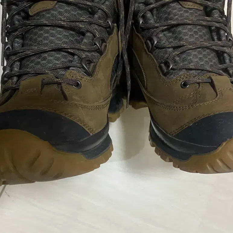 [BUNJANG] Hanwag Banks GTX Hiking Boots (265cm) / 한바그 뱅크스 GTX