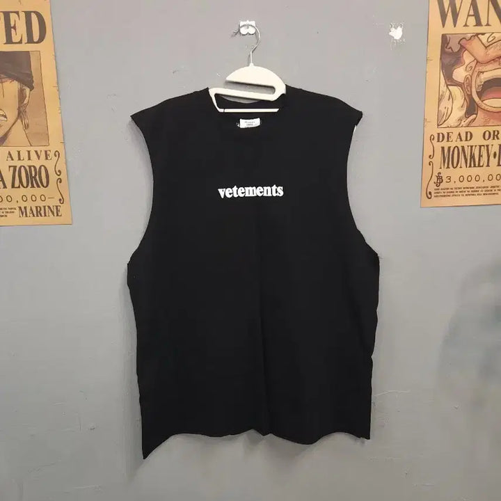 [BUNJANG] VETEMENTS Black Sleeveless Logo T-Shirt / 베트멍 블랙 민소매 티셔츠