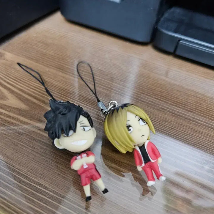 [BUNJANG] Haikyuu!! Nekoma Kuroo &amp; Kenma Gacha Figure Keychain Bundle Set / 하이큐 네코마 쿠로오&amp;켄마 가챠 일괄양도
