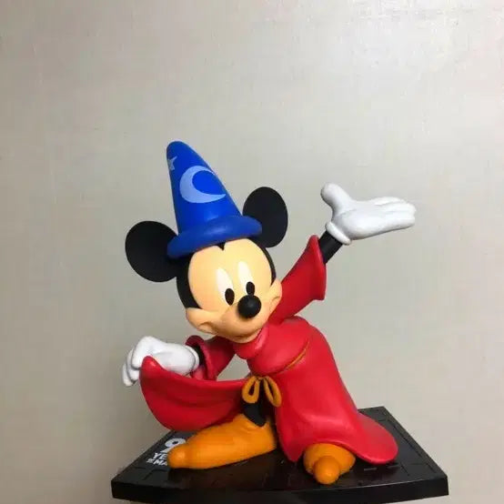 [BUNJANG] Disney Mickey Mouse Fantasia Figure (90th Anniversary Limited Edition) / 미키 마우스 판타지아 피규어