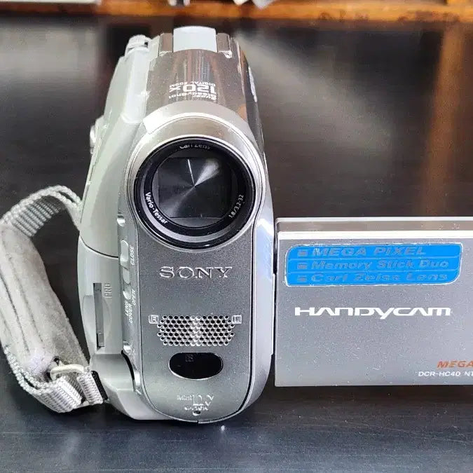 [BUNJANG] Sony Handycam DCR-HC40 with Carl Zeiss Lens / 소니 6mm 핸디캠 DCR-HC40 칼자이즈 렌즈