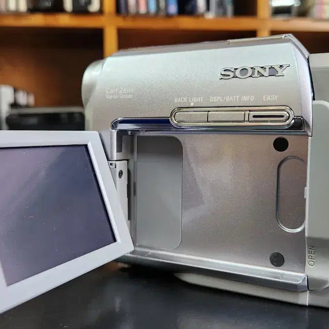 [BUNJANG] Sony Handycam DCR-HC40 with Carl Zeiss Lens / 소니 6mm 핸디캠 DCR-HC40 칼자이즈 렌즈