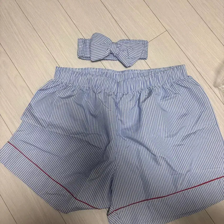 [BUNJANG] Striped Pajama Set + Scrunchie / 스트라이프 파자마 세트 + 스크런치 (새상품)
