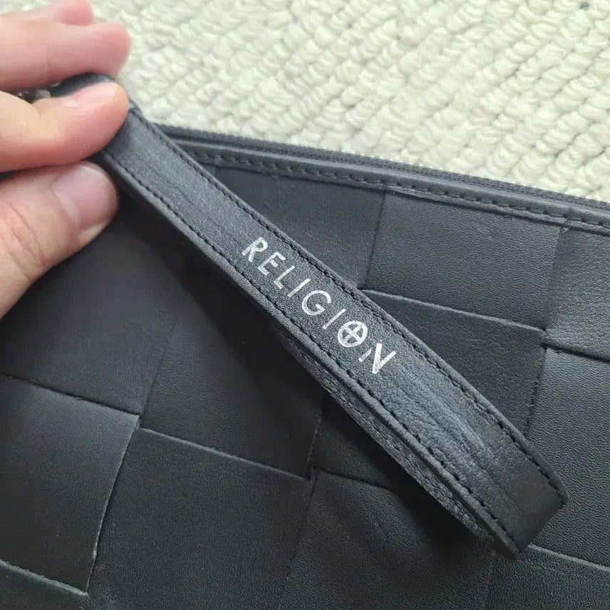 [BUNJANG] Religion Leather Clutch Bag / RELIGION 릴리전 가죽 클러치 백