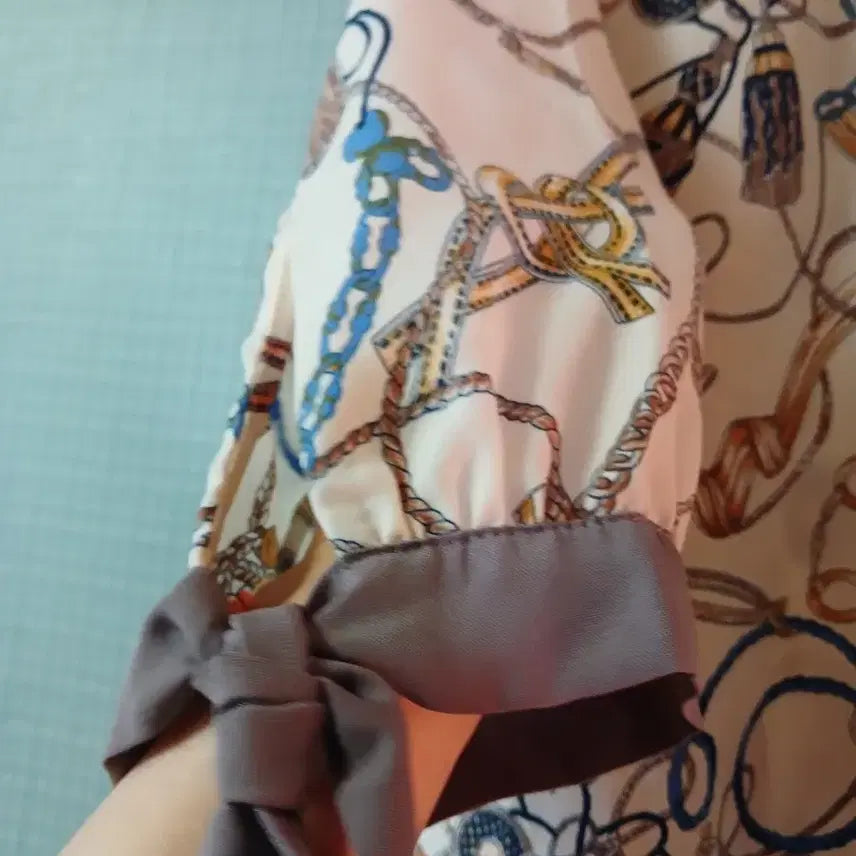 [BUNJANG] JISEN Pattern Blouse / 지센)  패턴 블라우스