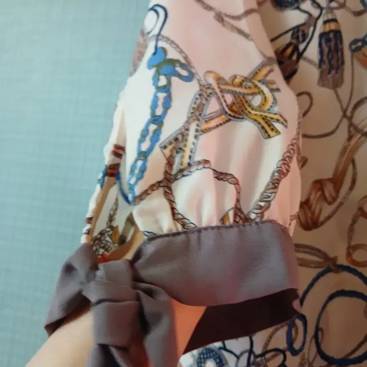 [BUNJANG] JISEN Pattern Blouse / 지센)  패턴 블라우스