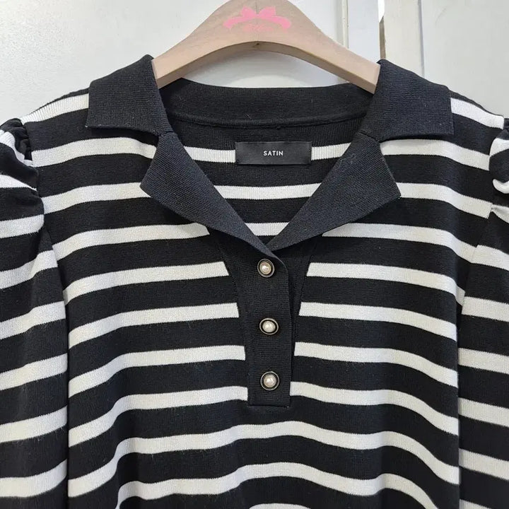 [BUNJANG] Satin Stripe Knit Top / 사틴 스트라이프 니트티