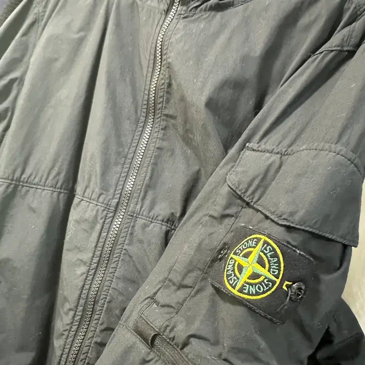 [BUNJANG] Stone Island Naslan Black Windbreaker / 스톤아일랜드 나슬란 블랙 바람막이