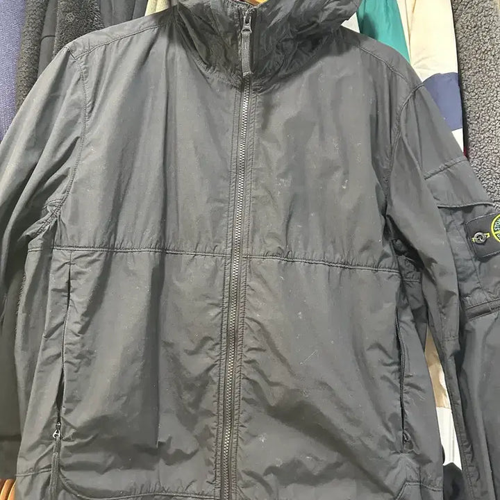 [BUNJANG] Stone Island Naslan Black Windbreaker / 스톤아일랜드 나슬란 블랙 바람막이