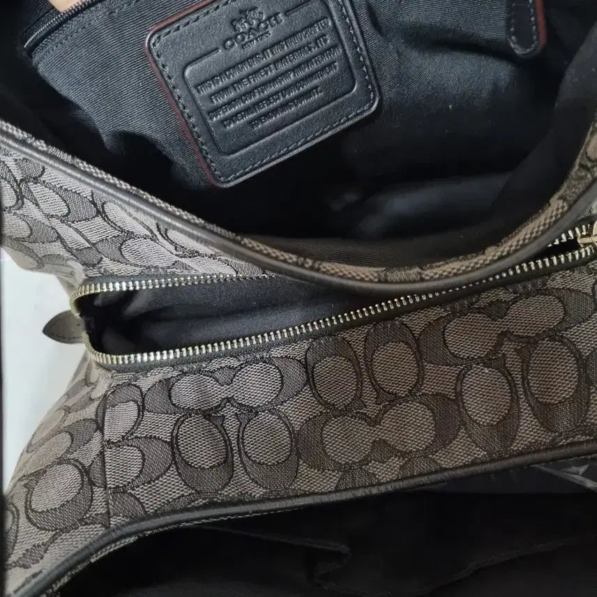 [BUNJANG] Coach Signature Shoulder Bag Black / 코치 시그니처 숄더백 블랙