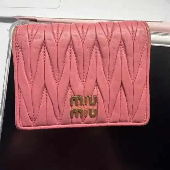 [BUNJANG] Miu Miu Pink Matelassé Wallet / 미우미우 핑크 마테라쎄 반지갑
