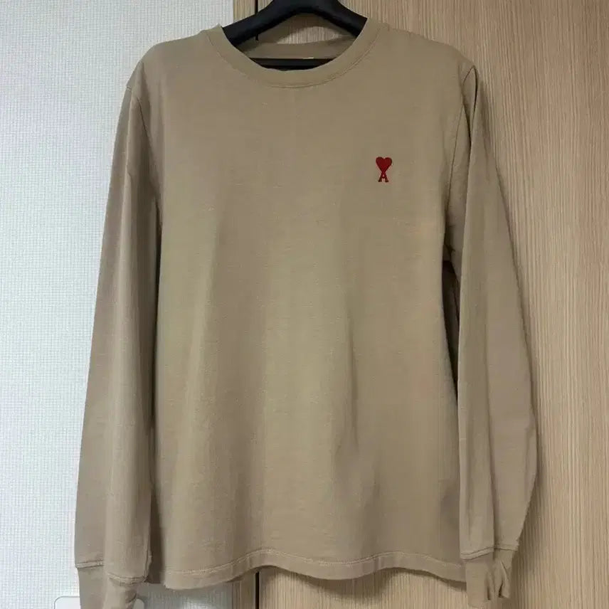 [BUNJANG] AMI Small Heart Logo Long Sleeve T-Shirt Beige / AMI 아미 스몰 하트 로고 롱슬리브 티셔츠 베이지 [L]