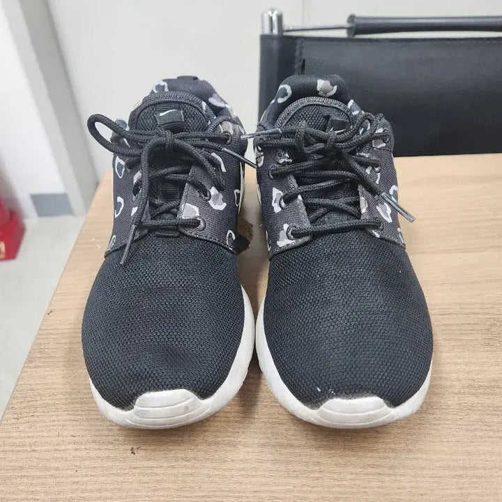[BUNJANG] Nike Roshe Run Black Pattern Sneakers 225 / 가격내림)나이키 로쉬런 블랙 패턴 운동화225