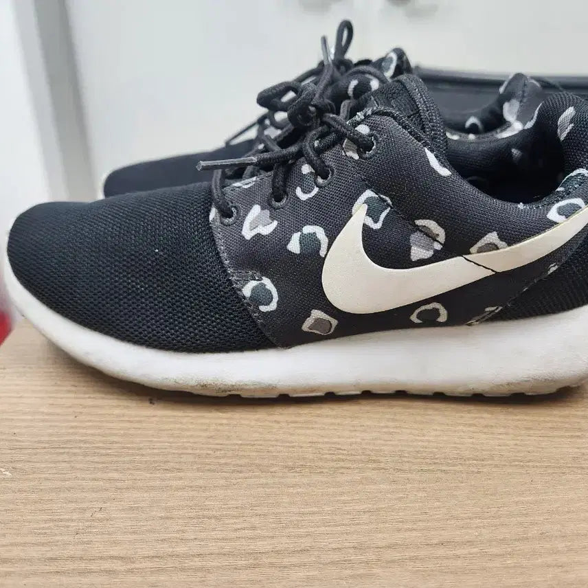 [BUNJANG] Nike Roshe Run Black Pattern Sneakers 225 / 가격내림)나이키 로쉬런 블랙 패턴 운동화225