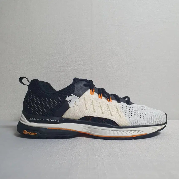 [BUNJANG] Descente Tonic 3.0 Running Shoes White Black Orange 280mm / 데상트 토닉 3.0 러닝화 화이트 블랙 오렌지 280mm
